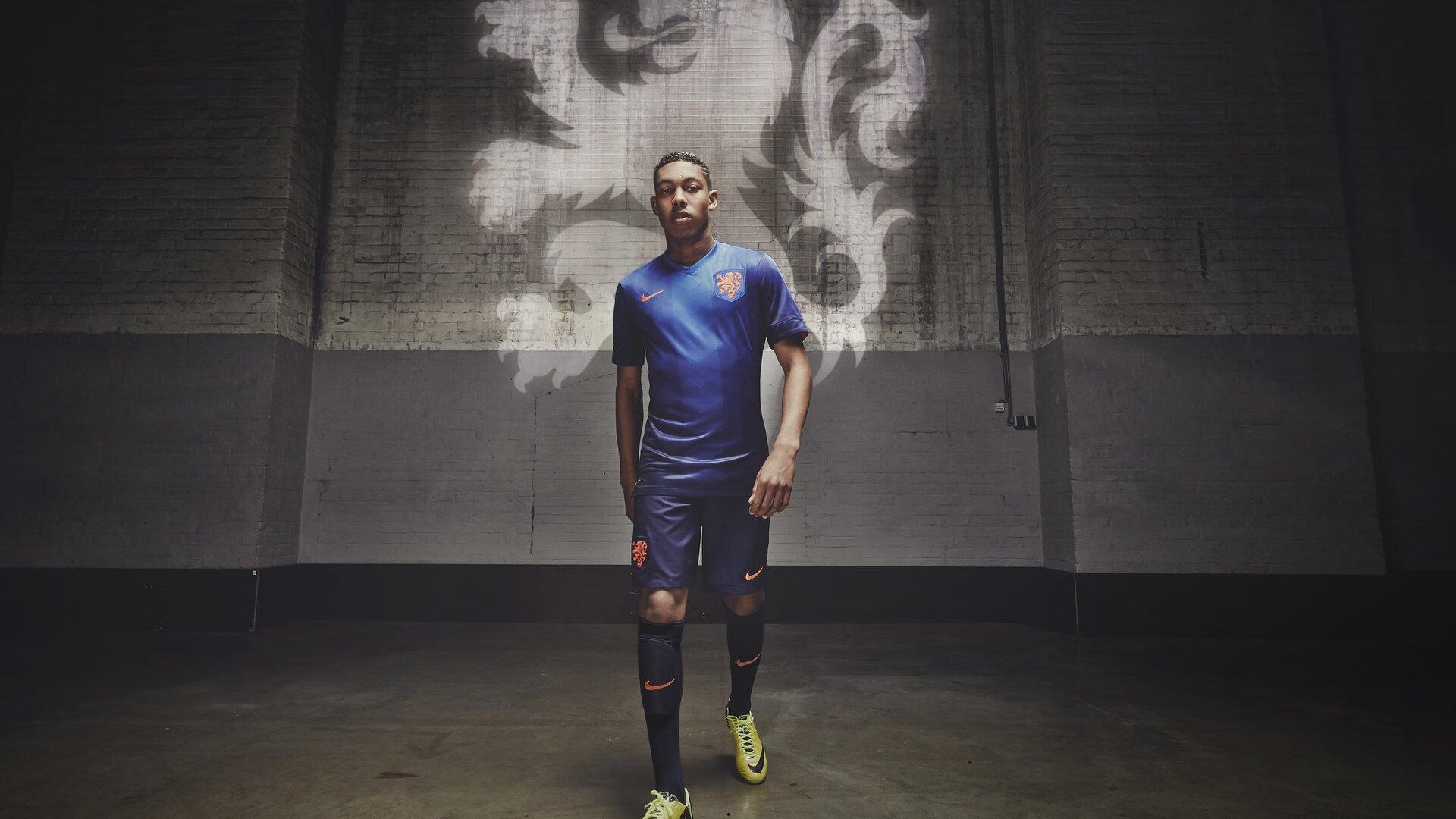 英博重磅官宣！32岁国脚中卫李昂自由身加盟，丰富经验与冠军底蕴成防线新基石